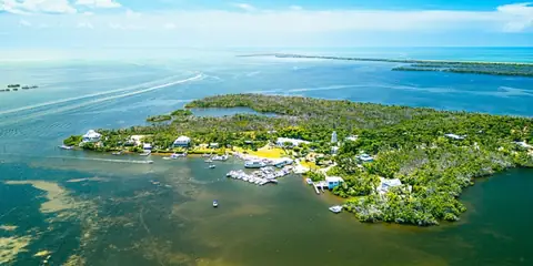 This 112-Acre Florida Island Inspired Jimmy Buffett’s ‘Cheeseburger in Paradise’
