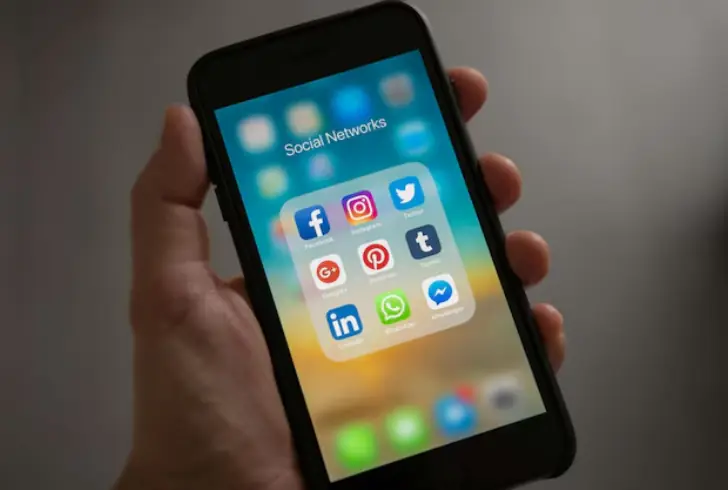 Different messaging apps on smartphone